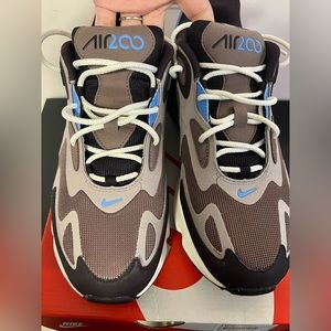 Air Max 200 (Great Conditon/Almost New)